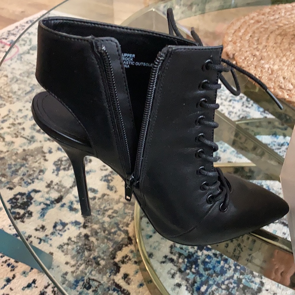STEVE MADDEN HEELS- Size 6 - Picture 3 of 4